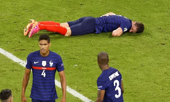 ĐT Pháp bị UEFA sờ gáy sau trận thắng Đức