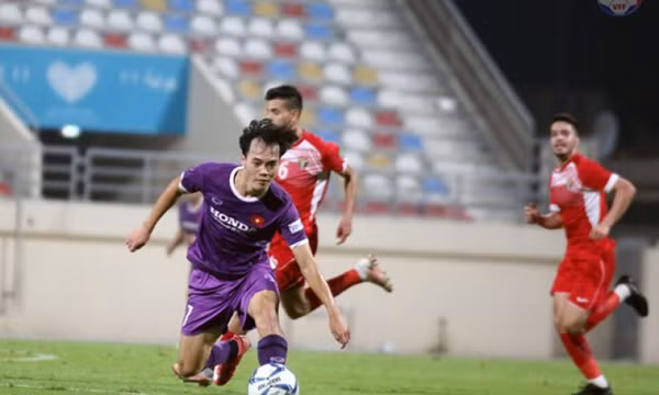 Văn Toản cản phá penalty, tuyển Việt Nam tránh thất bại trước Jordan