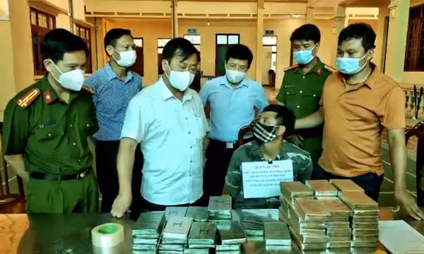 Phá 2 chuyên án lớn, thu 83 bánh heroin