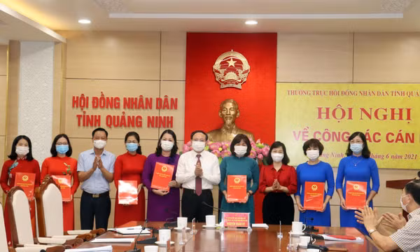Thường trực HĐND tỉnh tổ chức Hội nghị công tác cán bộ
