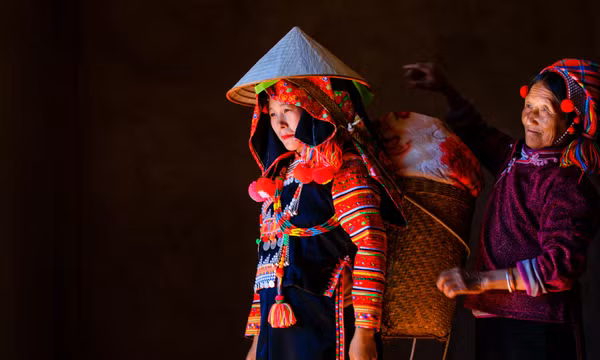Vẻ đẹp phụ nữ Hà Nhì qua ống kính NSNA Nguyễn Hải Huy