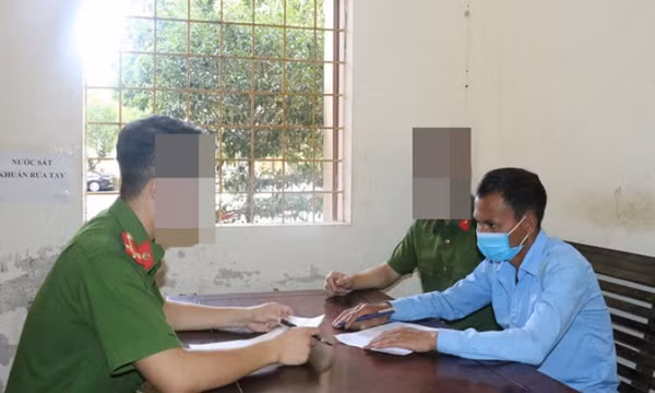 Con nghiện thuê "xế hộp" vận chuyển 5kg ma túy đá