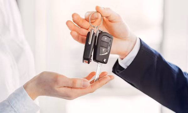 Khóa cửa ô tô hiện nay có cấu tạo như thế nào?