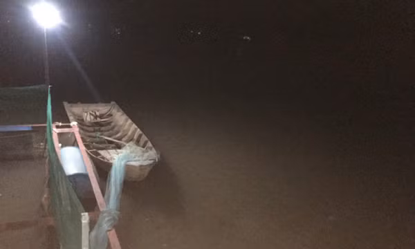 Người đàn ông bị điện giật chết khi chài cá ở sông Cái Cối