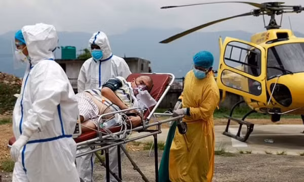 Nhiều người leo đỉnh Everest nhiễm biến thể Nepal, nguy cơ phát tán khắp thế giới