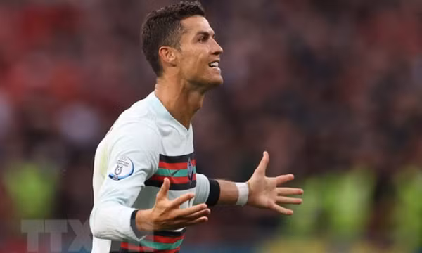 Cú đúp vào lưới Hungary đưa Ronaldo thành chân sút vĩ đại nhất EURO