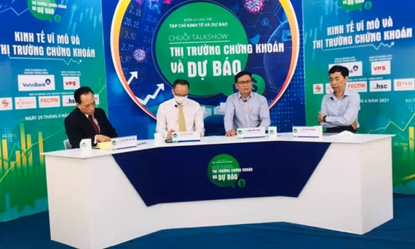 Vì sao thị trường chứng khoán ‘nóng’ trong khi GDP tăng chậm lại?