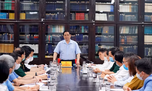 Thủ tướng Phạm Minh Chính: Chậm nhất tháng 6/2022, phải có vaccine COVID-19 sản xuất trong nước