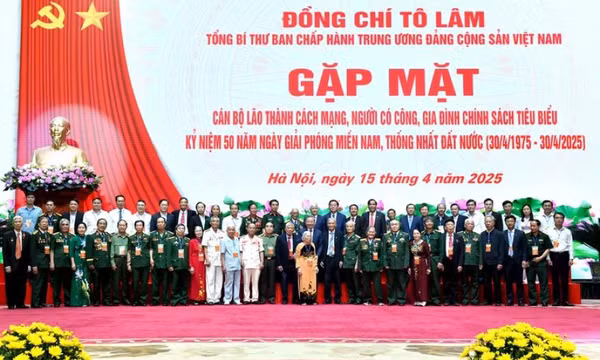 Gặp mặt cán bộ lão thành cách mạng, người có công, gia đình chính sách tiêu biểu