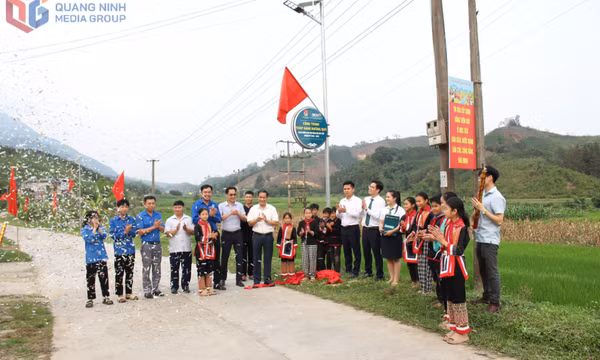 Khánh thành công trình “Thắp sáng đường quê” tại xã Dực Yên và Quảng Lâm (Đầm Hà)