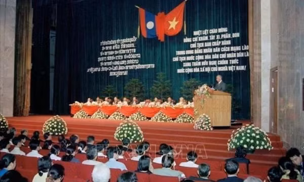 Người dày công vun đắp cầu nối hữu nghị, đoàn kết Việt-Lào