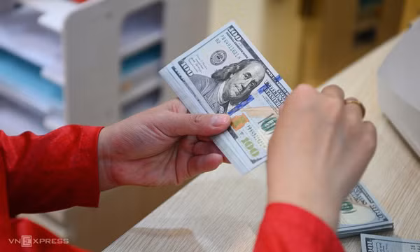 Giá USD ngân hàng lần đầu lên 26.000 đồng