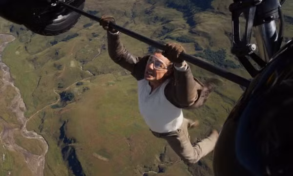 Tom Cruise bám thân máy bay trong trailer 'Mission: Impossible 8'