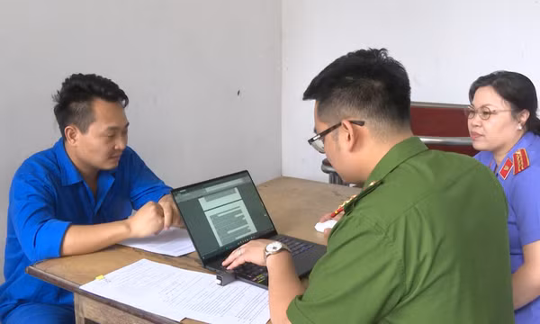 Khởi tố nhóm đối tượng sản xuất và bán hơn 60 nghìn gói thuốc bảo vệ thực vật giả từ hạt nêm tại Hạ Long