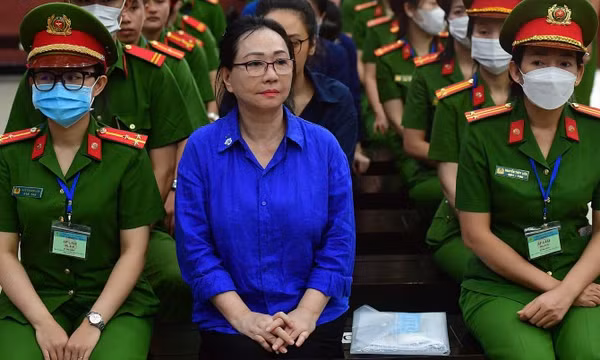 Sau khi làm việc với thi hành án, tòa tiếp tục phiên xử bà Trương Mỹ Lan