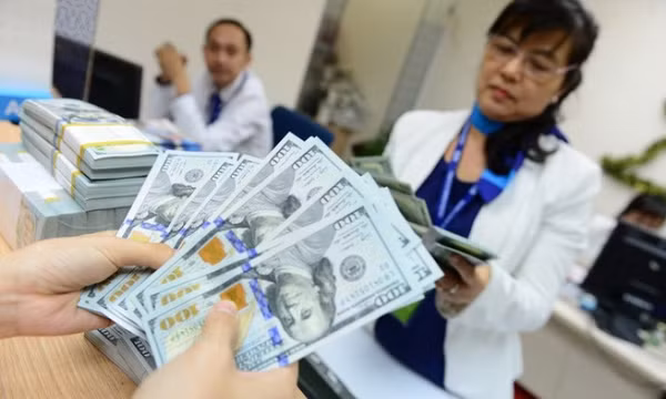 Giá USD ngân hàng giảm 302 đồng/USD chỉ sau hai ngày