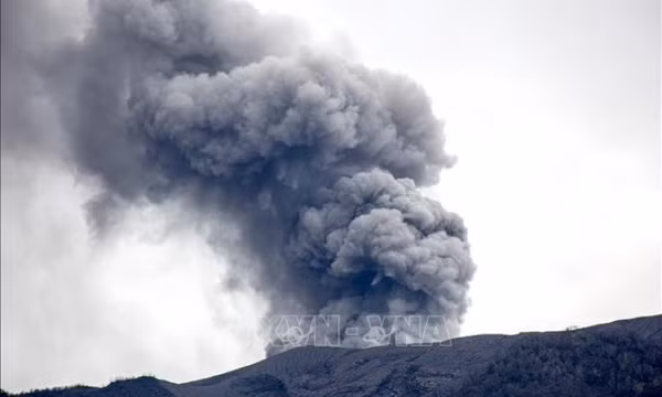 Núi lửa Marapi ở Indonesia phun tro bụi cao hơn 1.000 m