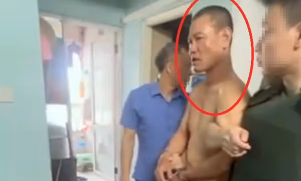 Hà Nội: Đối tượng dùng dao đâm người khác rồi cố thủ trong chung cư
