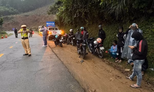 45 người gây mất trật tự khi 'săn mây' trên đèo nối Quảng Ngãi - Kon Tum
