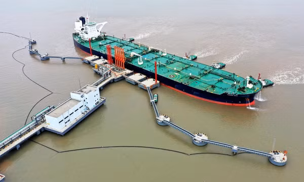 Bloomberg tiết lộ nguồn thay thế khi Trung Quốc cắt giảm 90% lượng mua dầu thô của Mỹ