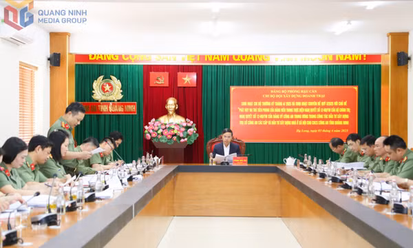Đồng chí Chủ tịch UBND tỉnh dự sinh hoạt cùng Chi bộ cơ sở thuộc Đảng bộ Công an tỉnh