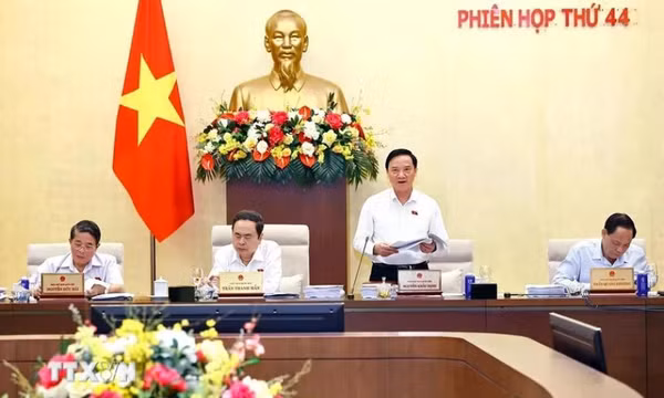 Ủy ban Thường vụ Quốc hội cho ý kiến về cải cách tiền lương, điều chỉnh lương hưu