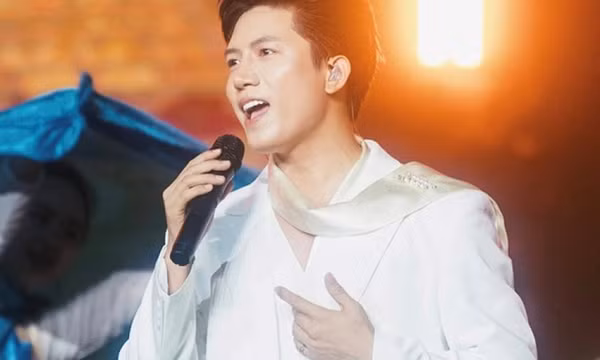 Anh Tú “Voi Bản Đôn” hát nhạc cách mạng và lối đi riêng sau Anh trai say hi