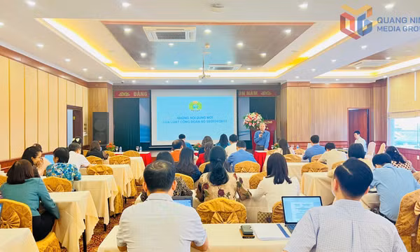 Tập huấn Luật Công đoàn và Luật Thực hiện dân chủ ở cơ sở