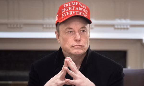 Elon Musk chỉ trích gay gắt Cố vấn Thương mại Nhà Trắng