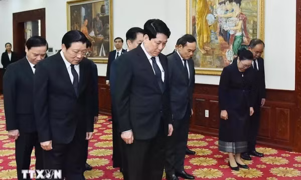 Lãnh đạo cấp cao Đảng, Nhà nước viếng đồng chí Khamtay Siphandone