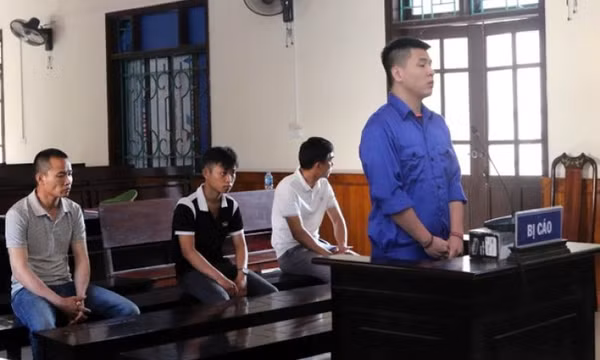 Nhóm đối tượng đưa 4kg vàng qua biên giới