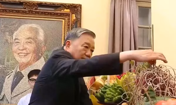 Tổng Bí thư Tô Lâm dâng hương tưởng nhớ Đại tướng Võ Nguyên Giáp và Đại tướng Văn Tiến Dũng