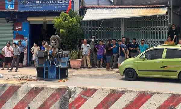 Bình Dương: Xe bồn tông lật xe ba gác, cán nam tài xế tử vong