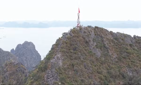 Di tích điện chính bưu điện Quảng Ninh trên núi Bài Thơ