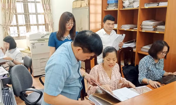 Điều kiện hưởng chính sách nghỉ việc sau sáp nhập đơn vị