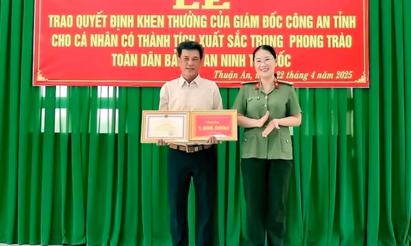 Hung thủ sát hại 2 người bị tài xế xe ôm chở vào đồn công an