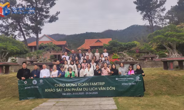 Đoàn famtrip khảo sát sản phẩm du lịch Vân Đồn