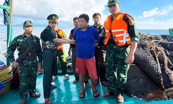 Bắt nghi phạm đánh, chém bạn tàu tử vong