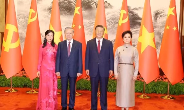Cùng chung chí hướng, chung tay tiến lên phía trước - Kế thừa quá khứ, viết tiếp trang mới tương lai