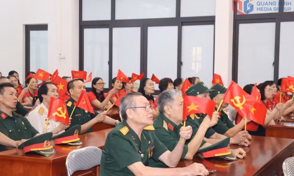 Hoà chung nhịp đập mừng 50 năm thống nhất non sông