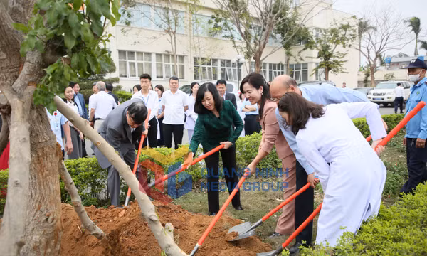 Bộ trưởng Bộ Y tế Đào Hồng Lan làm việc tại TX Quảng Yên, tháng 3-2025