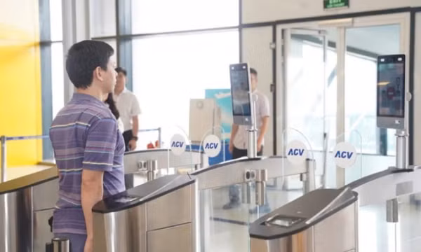 Hành khách đã có thể bay bằng công nghệ sinh trắc học ở Nội Bài