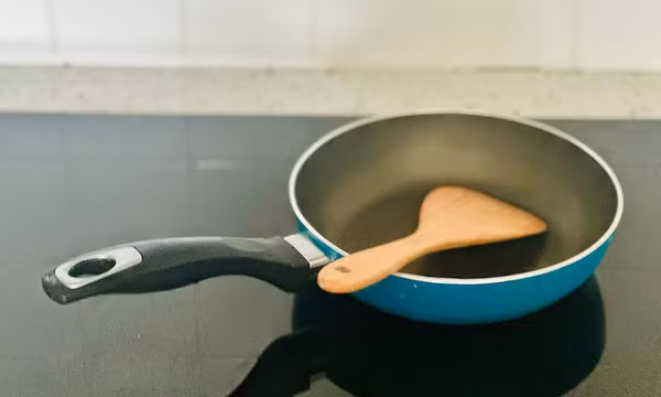 3 không khi dùng chảo chống dính