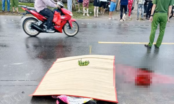 Vướng vào dây điện ngang đường, người đàn ông chạy xe máy tử vong