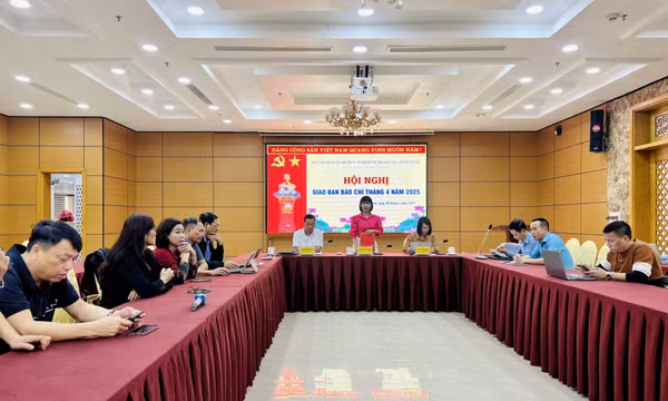 Hội nghị giao ban báo chí tháng 4 và thông tin báo chí thường kỳ