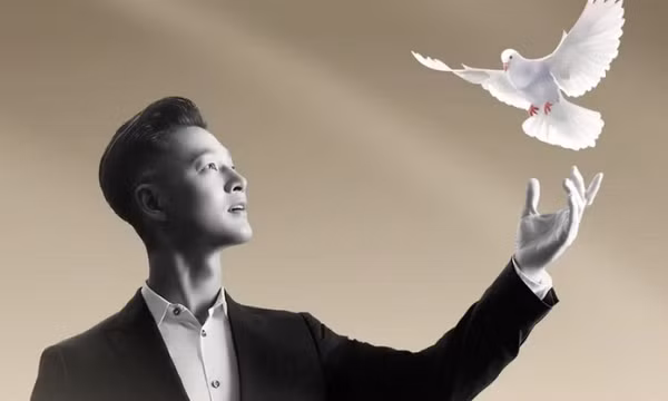 Đức Tuấn hát Tiến quân ca phong cách mới, để giới trẻ hào hứng với nhạc cách mạng
