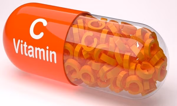 Khi sử dụng vitamin C cần kiêng kỵ gì?