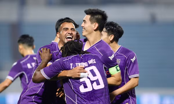 Vua phá lưới V-League: Tiến Linh từ thượng phong đến thế khó