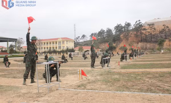 Trung đoàn 244: Kiểm tra huấn luyện kỹ thuật bắn súng tiểu liên AK bài 1