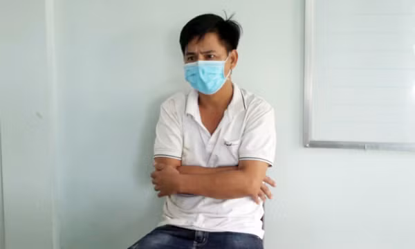 Đi qua chốt không thành, kế toán trường tiểu học đánh trọng thương Công an